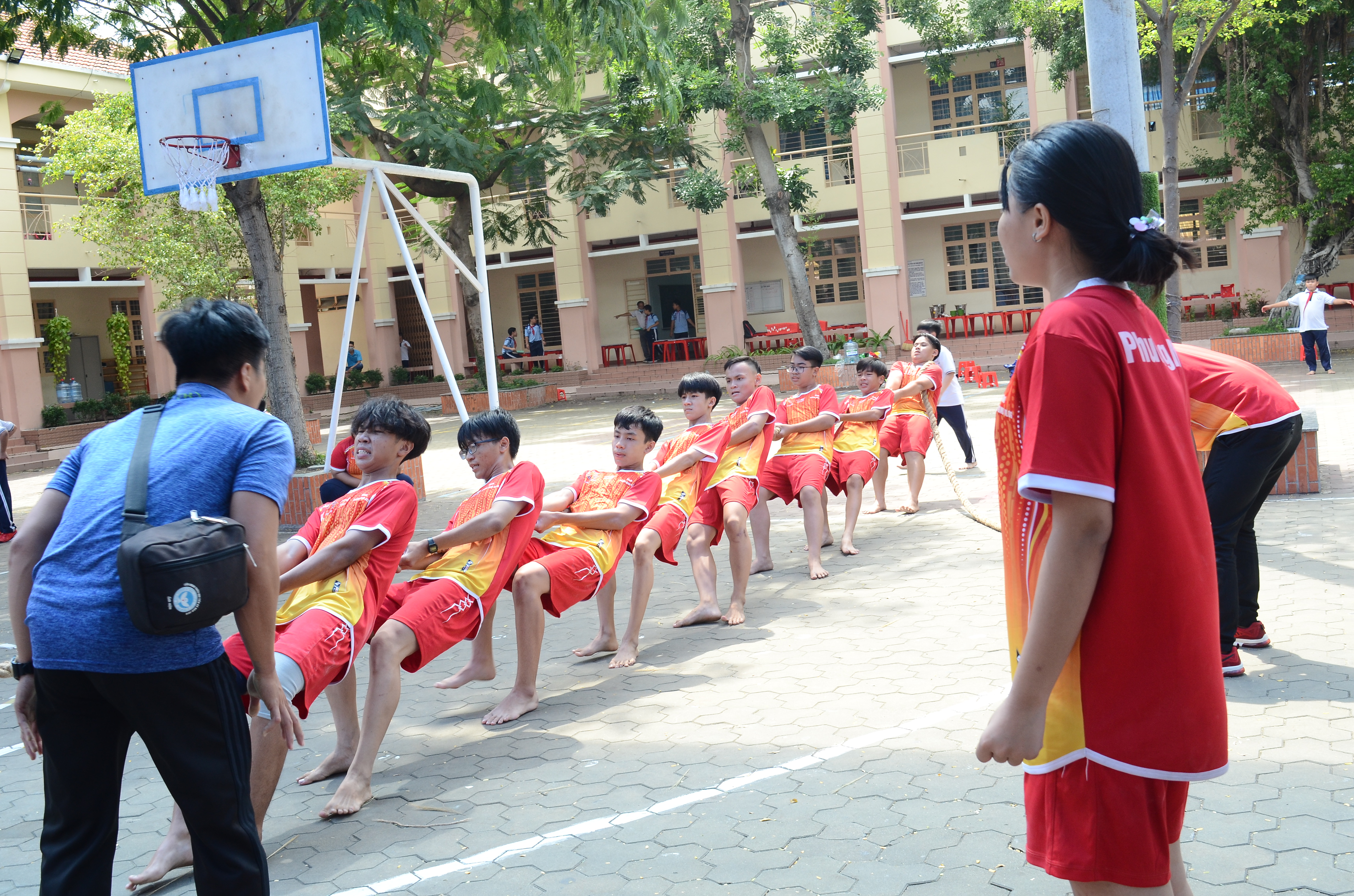 Đề tài: “Lựa chọn một số bài tập phát triển sức mạnh cho nữ vận động viên đội tuyển kéo co lứa tuổi 14 – 15 của trường THCS Trần Quốc Tuấn, Quận 7, Thành phố Hồ Chí Minh”.